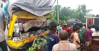 রাজশাহী-নওগাঁ মহাসড়কে ট্রাক-মাহিন্দ্রার মুখোমুখি সংঘর্ষে নিহত ২, আহত ৪