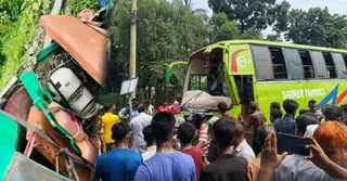 সিরাজগঞ্জে দুই সিএনজি ও ভ্যানকে বাসের চাপা, নিহত ১, আহত ৬