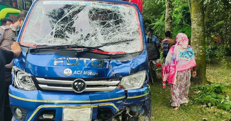 দুর্ঘটনাগ্রস্ত পিকআপ