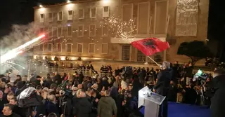 আলবেনিয়ায় সরকারবিরোধী বিক্ষোভ, রাজধানীতে উত্তেজনা