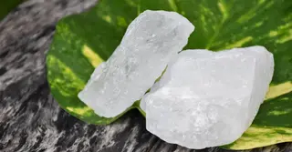 ফিটকিরি: প্রাকৃতিক জীবাণুনাশক ও বহুমুখী ব্যবহারের প্রাচীন খনিজ