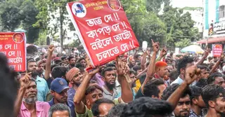 ‘ভাত দে, কাপড় দে, নইলে অটো চলতে দে’ স্লোগানে অটোচালকদের সড়ক অবরোধ