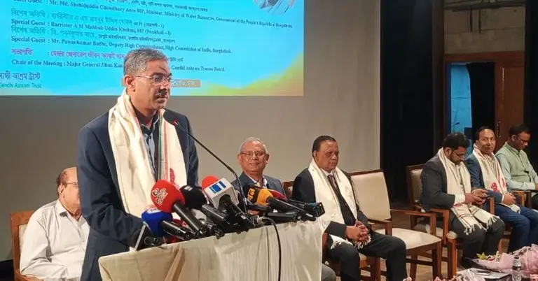 আন্তর্জাতিক অহিংস দিবস উপলক্ষ্যে সাংস্কৃতিক অনুষ্ঠানে বক্তব্য দেন শহীদউদ্দীন চৌধুরী এ্যানি