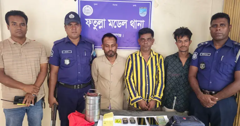 আটককৃতরা পুলিশের কাছে হেফাজতে আছে