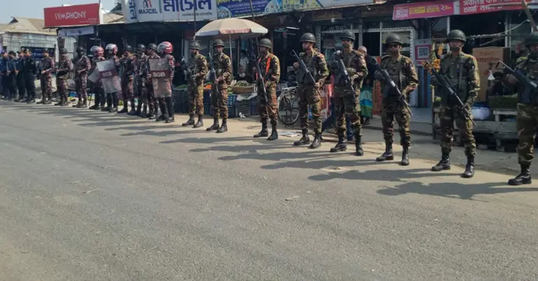 যৌথবাহিনীর টহল