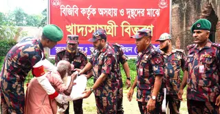 কুষ্টিয়ায় বিজিবির উদ্যোগে ১০০ পরিবারের মধ্যে খাদ্য বিতরণ