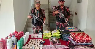 যশোর সীমান্তে ভারতীয় শাড়িসহ বিপুল পরিমাণ চোরাচালানি পণ্য জব্দ