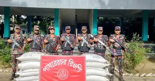 জামালপুর সীমান্ত দিয়ে ভারতে পাচারকালে বিজিবির অভিযানে সার জব্দ