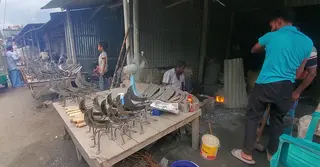 বিদেশি পণ্যের ভিড়ে জৌলুস হারাচ্ছে দেশিয় কামার শিল্প