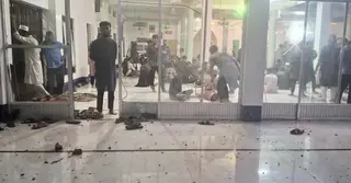 মসজিদে ছাত্রশিবির, বাইরে বিএনপি; সংঘর্ষে আহত ২০