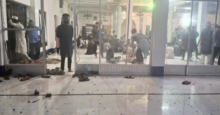 সংঘর্ষের মসজিদের অবস্থা