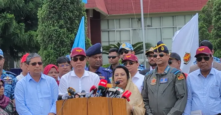প্রতিনিধিদলের বিমানঘাঁটি পরিদর্শন