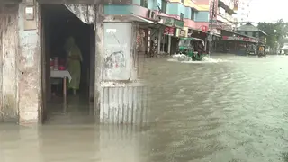 বরিশালে জলাবদ্ধতার কবল থেকে মুক্তি মিলছে না নগরবাসীর