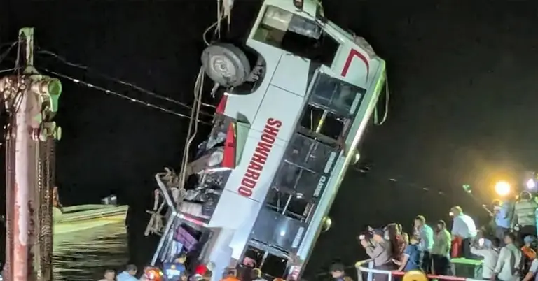 উদ্ধার হওয়া বাস