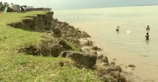 ভোলায় বাঁধ ভেঙে ক্ষতিগ্রস্ত ঘরবাড়ি; পানিবন্দি ৫০ হাজারের বেশি মানুষ