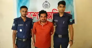 বিএনপির কার্যালয় ভাঙচুর ও ককটেল বিস্ফোরণ, যুবলীগ নেতা গ্রেপ্তার