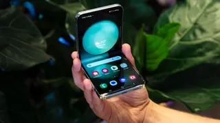 বেড়েছে স্মার্টফোনের কাজের পরিধি