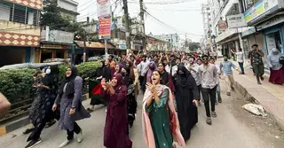 মাইলস্টোন কলেজে বিমান বিধ্বস্তের ঘটনায় সিরাজগঞ্জে বিক্ষোভ