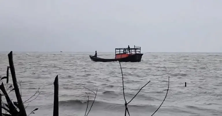 বঙ্গোপসাগরে ট্রলার