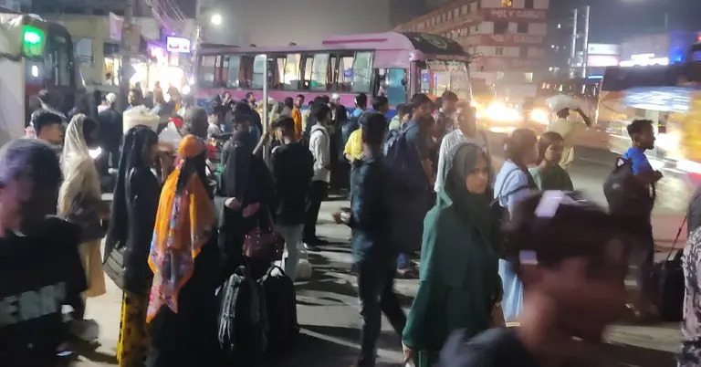 রাজধানীর বাস টার্মিনালগুলোতে ঘরমুখো মানুষের ভিড়, বাড়ছে ভোগান্তিও