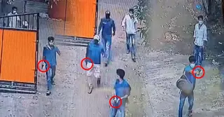 চট্টগ্রামে চাঁদা না পেয়ে ব্যবসায়ীর বাড়িতে দফায় দফায় গুলি