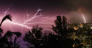 বাংলাদেশে কেন এত বজ্রপাত?  কোন জেলাগুলো বেশি ঝুঁকিতে, দেখুন তালিকা