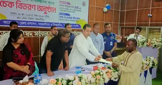 ময়মনসিংহে সড়ক দুর্ঘটনায় ক্ষতিগ্রন্থদের মধ্যে চেক বিতরণ