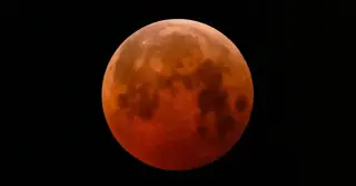 আগামী রোববার পূর্ণগ্রাস চন্দ্রগ্রহণ