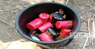 চাঁপাইনবাবগঞ্জ সীমান্তে ১৯টি ককটেল উদ্ধার