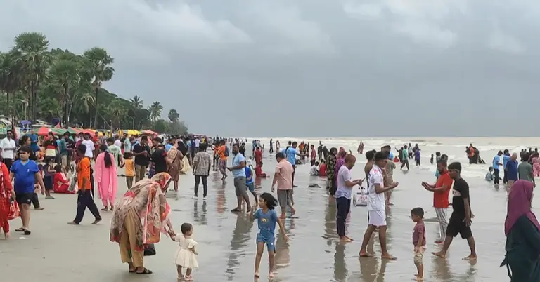 কক্সবাজারে পর্যটকদের উচ্ছ্বাস