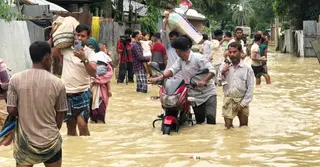 কক্সবাজারে আবহাওয়া পরিস্থিতির উন্নতি, ভেসে উঠছে ক্ষয়ক্ষতির চিহ্ন