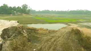 চরের মাটি কাটায় হুমকিতে গোমতী নদীর বাঁধ