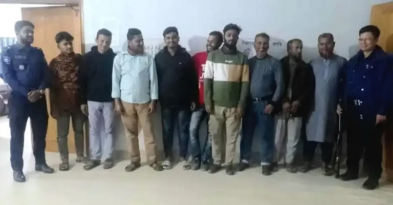কুমিল্লায় যৌথ অভিযানে ৯ চাঁদাবাজ গ্রেপ্তার