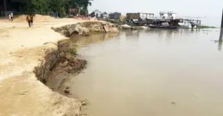 পদ্মা সেতুর কনস্ট্রাকশন ইয়ার্ড রক্ষায় নির্মিত বাঁধে আবারও ভাঙন