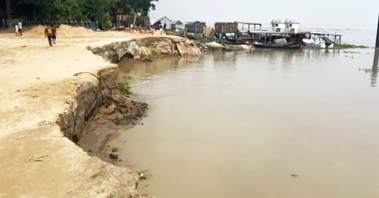 কনস্ট্রাকশন ইয়ার্ড রক্ষার বাঁধ