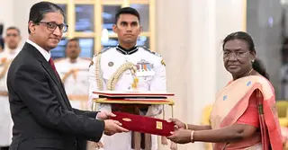 ভারতের রাষ্ট্রপতির কাছে রিয়াজ হামিদুল্লাহর পরিচয়পত্র পেশ
