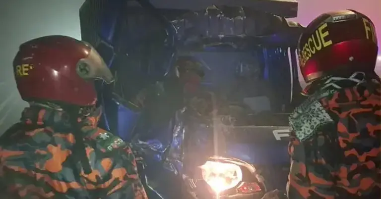 ঘন কুয়াশায় ঢাকা-মাওয়া এক্সপ্রেসওয়েতে সাত যানবাহনের সংঘর্ষ; আহত ২০