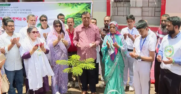 বৃক্ষরোপণ কর্মসূচিতে ডিএসসিসি প্রশাসক