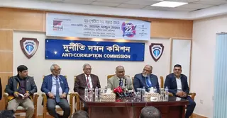 সঠিক হলফনামা যাচাই হলে শেখ হাসিনার প্রার্থিতা বাতিল হতো: দুদক চেয়ারম্যান