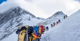 তুষারঝড়ে এভারেস্টের তিব্বত অংশে আটকা ২০০ পর্বতারোহী