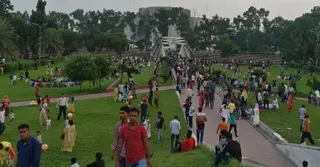 ঈদের আমেজে রাজধানীর বিনোদন কেন্দ্রগুলোতে ভিড়