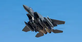 ইরানে যুক্তরাষ্ট্রের এফ-১৫ই ভূপাতিত; ধ্বংসাবশেষের ছবি প্রকাশ তেহরানের