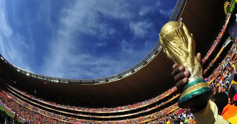 ফুটবল স্টেডিয়াম ও ট্রপি