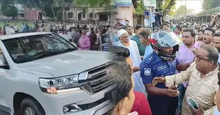 ফরিদপুরে এ কে আজাদের গণসংযোগস্থলে হামলা, গাড়ি ভাঙচুর