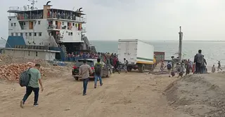পাটুরিয়া-দৌলতদিয়ায় ফেরি ও লঞ্চ চলাচল শুরু