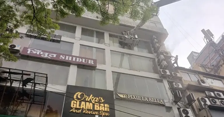 হুতল ভবনে আগুন