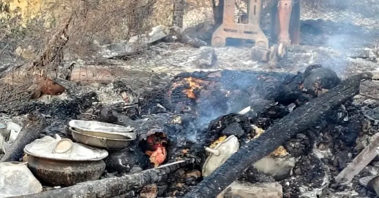 বাঁশখালী-সাতকানিয়া সীমান্তে ইটভাটায় আগুন