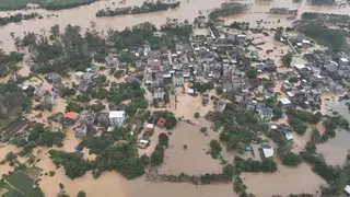 শতাব্দীর ভয়াবহ বন্যার কবলে চীন