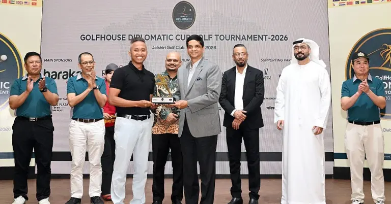 পুরস্কার বিতরণ করেছেন বিমান বাহিনী প্রধান