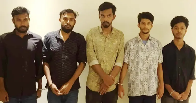 চাঁদাবাজির অভিযোগে আটক পাঁচজন
